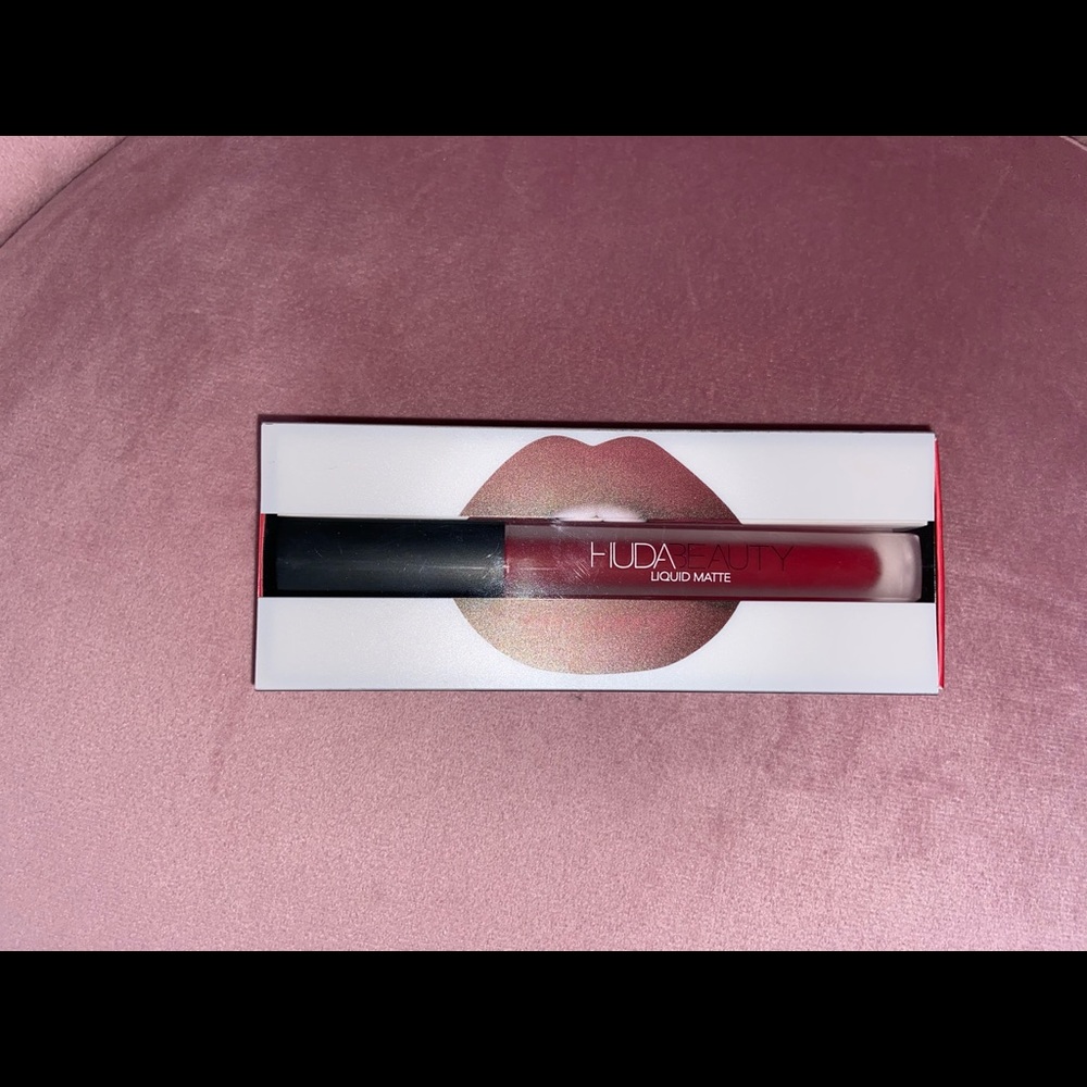 HUDA beauty Matte lipstick 💄